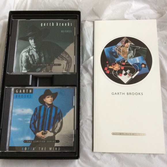 Garth Brooks - Picture 2 of 3